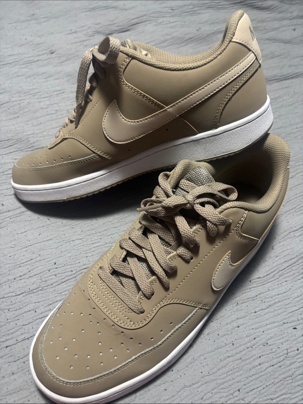 Nike Men's Tan Low-Top Sneakers